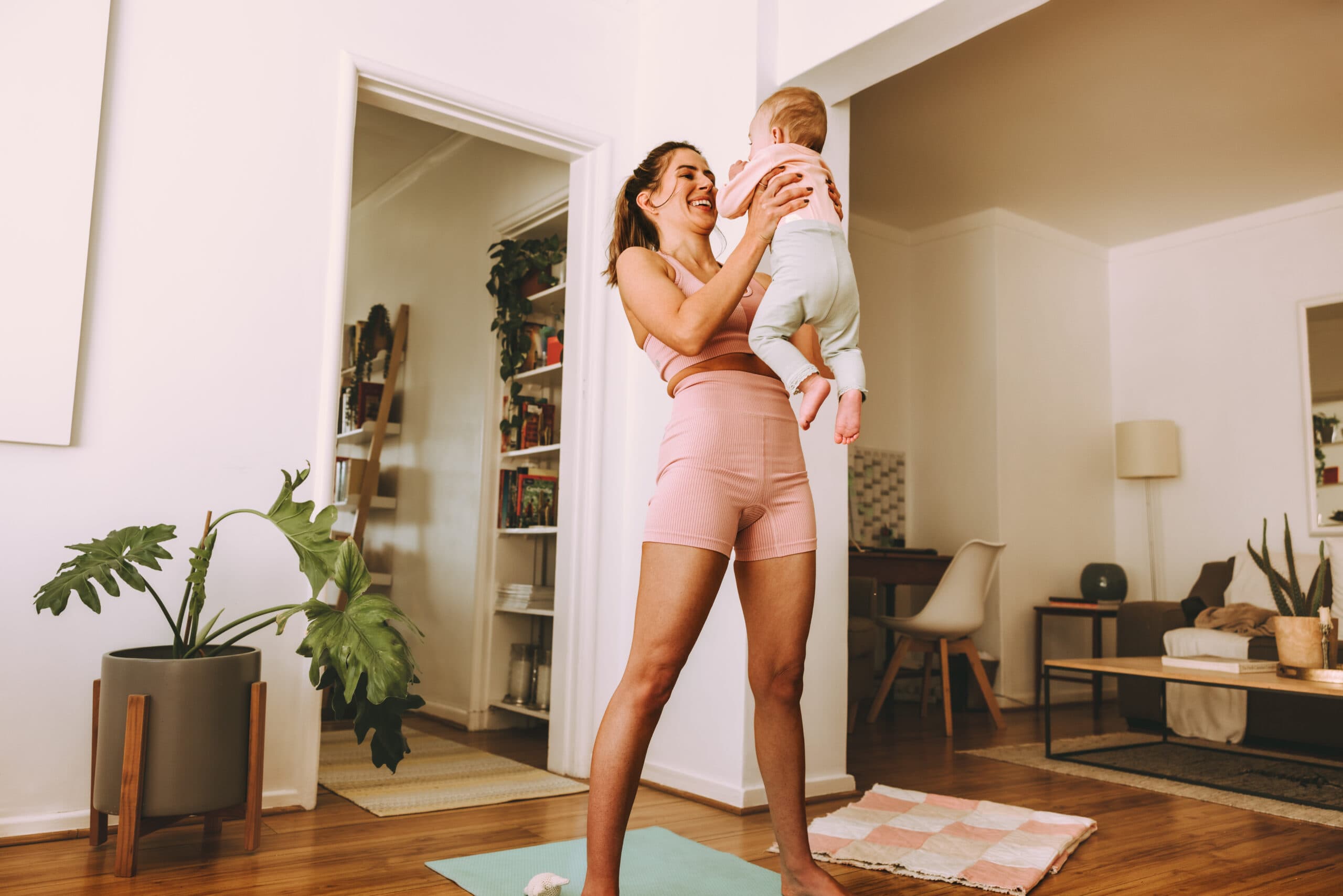 Mes conseils pour bien porter votre bébé et préserver votre dos
